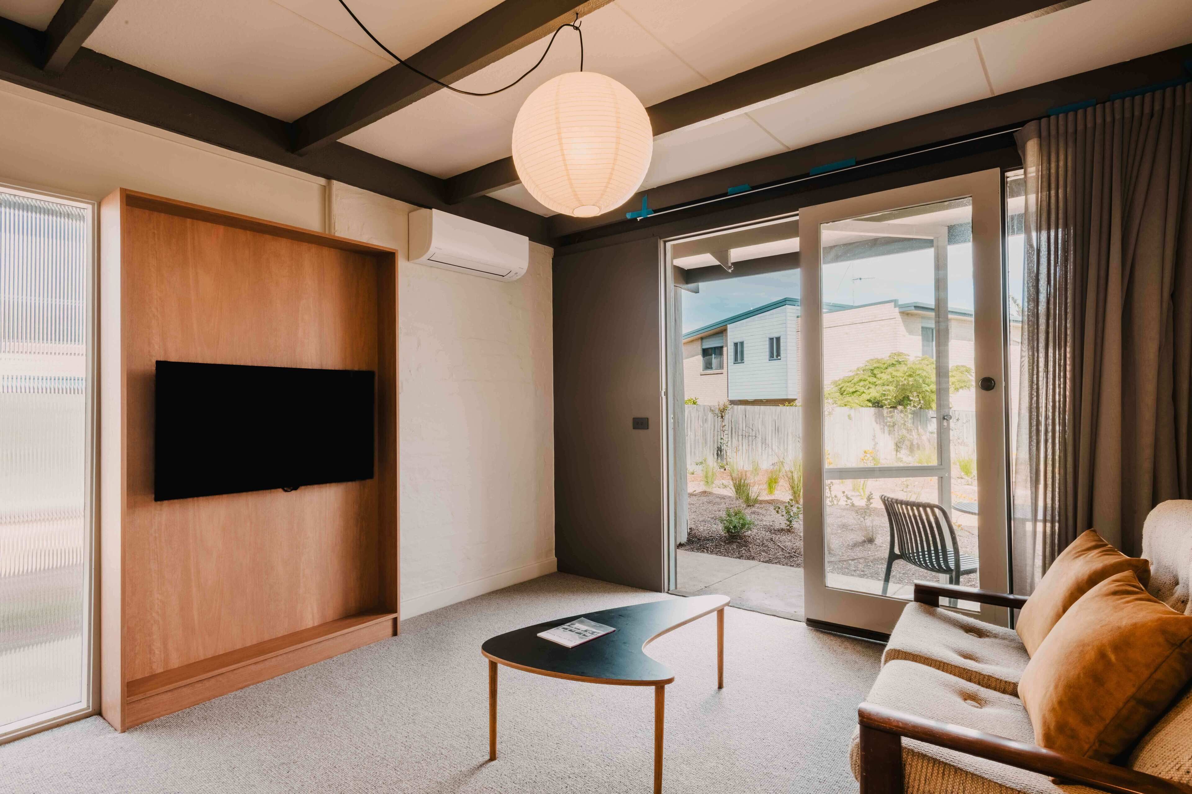 Sviitti, patio, järvinäköala | Oleskelualue