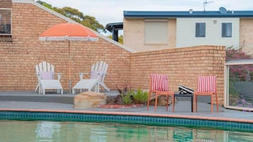 2 outdoor pools