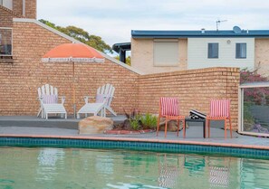 2 outdoor pools - the Black Dolphin Motel (Merimbula)