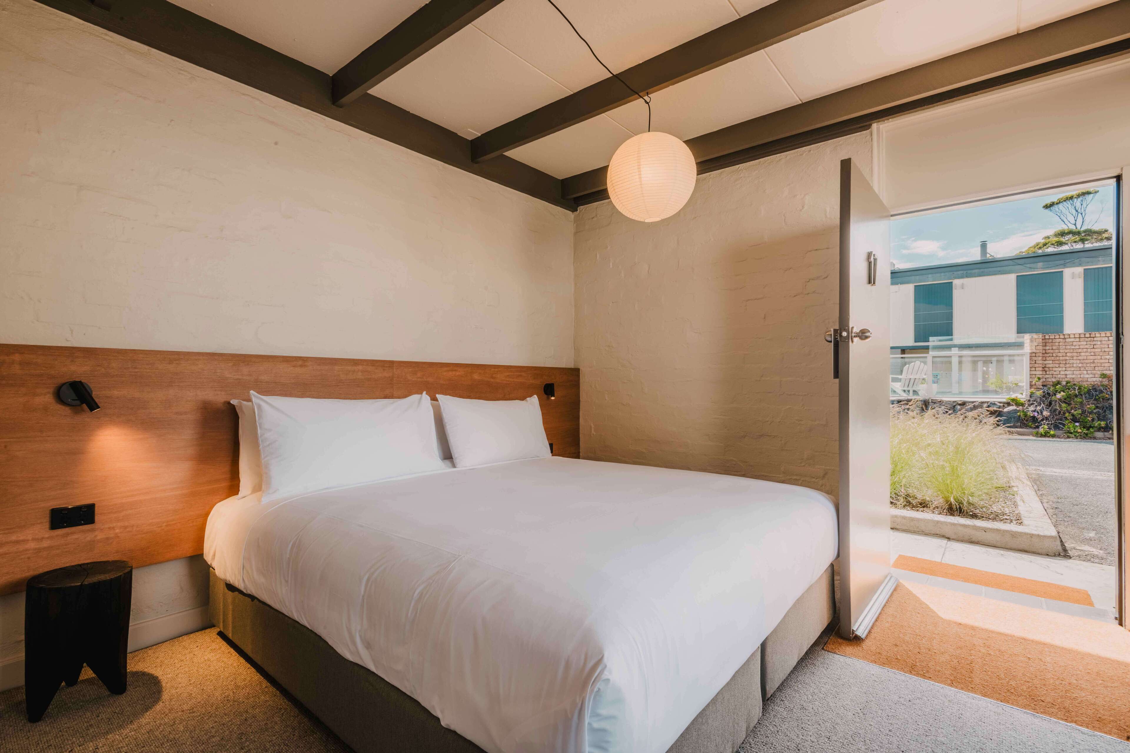 套房, 庭院, 湖景 | 書桌、筆電工作空間、熨斗/熨衣板、免費無線上網