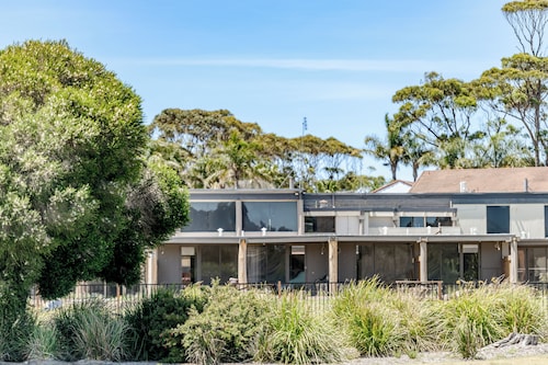 The Black Dolphin Motel