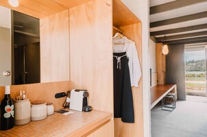 Desk, laptop workspace, iron/ironing board, free WiFi