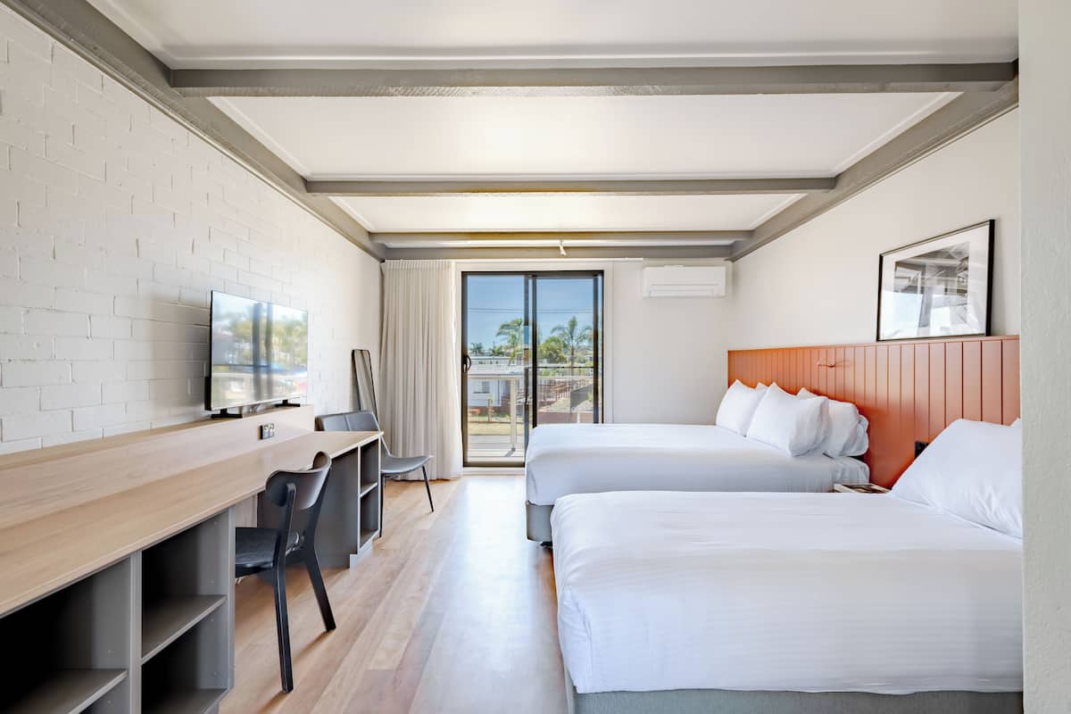 Triple Room, Non Smoking, Private Bathroom | Desk, laptop workspace, iron/ironing board, free WiFi