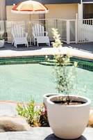 2 outdoor pools