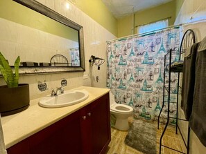 Shower, hair dryer, towels, soap - Abigail's Esmeralda - 2 bedroom Apartment (Tortola)