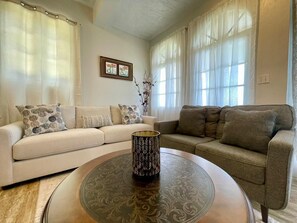Living area - Abigail's Esmeralda - 2 bedroom Apartment (Tortola)