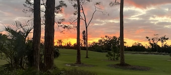 Peaceful Condo -Golf Course & Sunset Views -Min stay required
