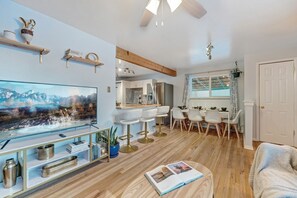 Fernseher, Videospiele, Bücher, Computerbildschirme