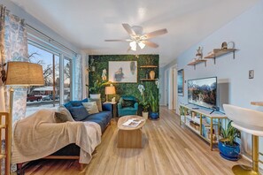 Fernseher, Videospiele, Bücher, Computerbildschirme