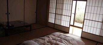 Tea ceremony experience in a beautiful Japanese house