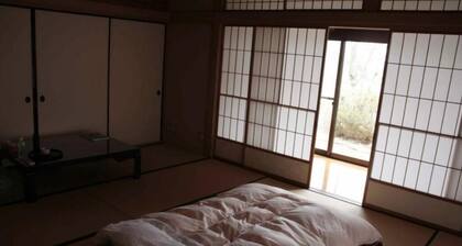 Tea ceremony experience in a beautiful Japanese house