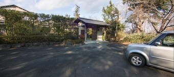 Tea ceremony experience in a beautiful Japanese house