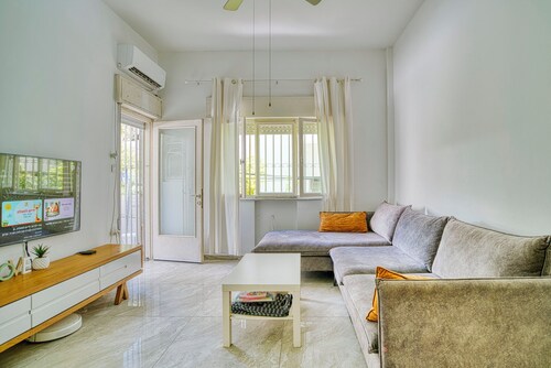 2-bedroom apartment in welcoming Haifa perfect for your stay