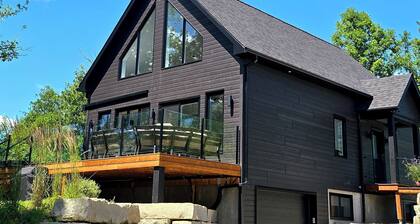 Welcome to White Oaks, a luxury retreat nestled quietly on the Quyon River.