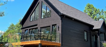 Welcome to White Oaks, a luxury retreat nestled quietly on the Quyon River.