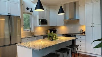 Micro-ondes, four, plaque de cuisson, lave-vaisselle