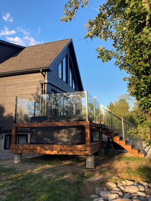 Exterior - Welcome to White Oaks, a luxury retreat nestled quietly on the Quyon River. (Quyon)