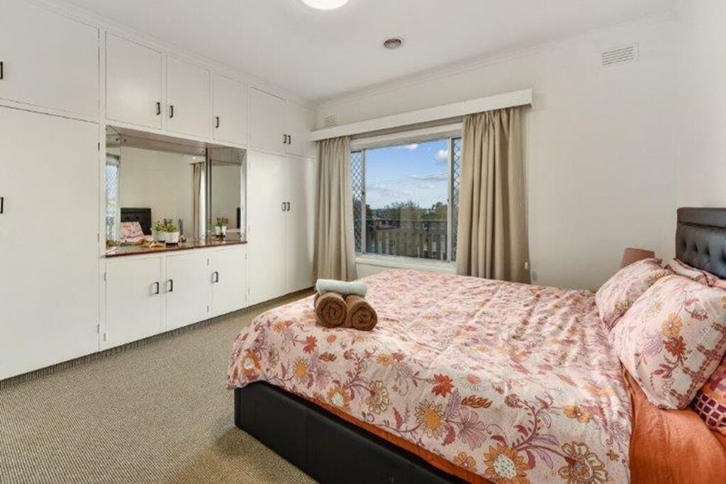 Iron/ironing board, Internet, bed sheets