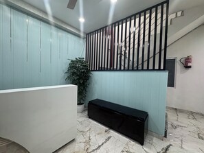 Lobby sitting area - Urban Hive By T And M Hotels (Haridwar)