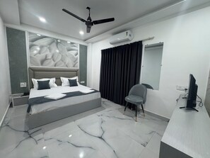 Comfort Double Room | Free WiFi - Urban Hive By T And M Hotels (Haridwar)
