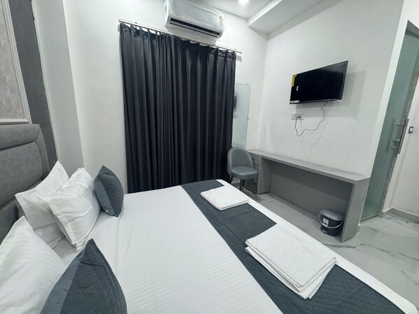Comfort Double Room | Free WiFi - Urban Hive By T And M Hotels (Haridwar)