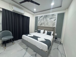 Comfort Double Room | Free WiFi - Urban Hive By T And M Hotels (Haridwar)