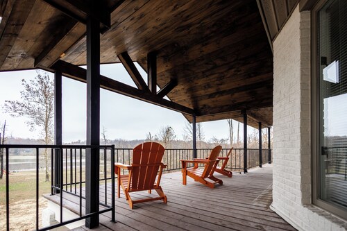 Recently Remodeled! Lake Front! Hot Tub! Fire Pit!