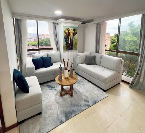 TV - Apto Multicentro Cali | Piscina, Home Office, 2HB (Cali)