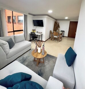TV - Apto Multicentro Cali | Piscina, Home Office, 2HB (Cali)