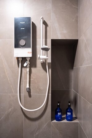 Luxury-Studiosuite, 2 Queen-Betten, Stadtblick | Badezimmer