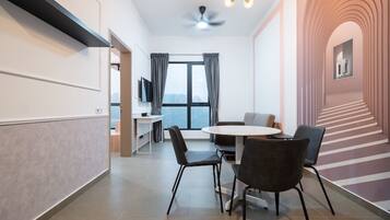 Departamento Deluxe, 2 habitaciones, vista a la ciudad | Tabla de planchar con plancha y wifi gratis