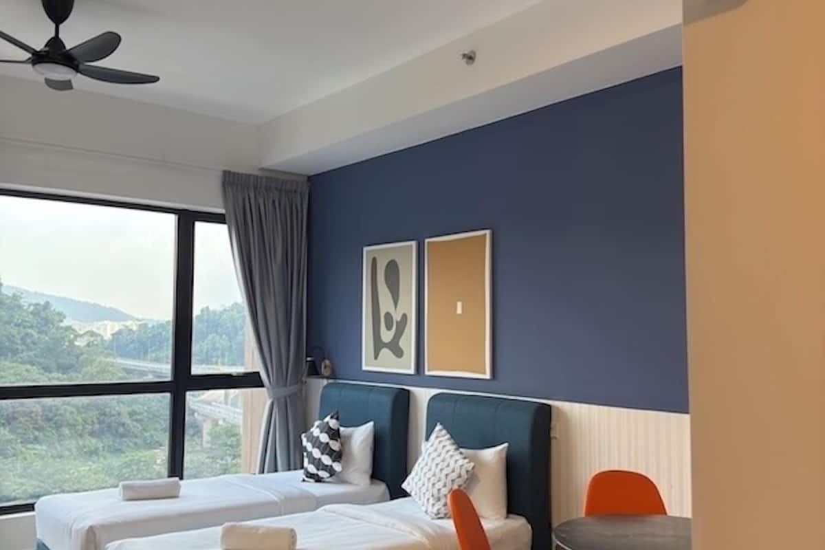 Superior Studio, 2 Single Beds, City View | Iron/ironing board, free WiFi