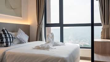 Luxury Apartment, 2 Bedrooms, City View | Seterika/papan seterika, Wi-fi percuma, cadar katil