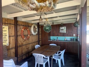 Outdoor dining - Chill-Ville
Family Friendly Home (Surf Beach)