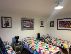 5 bedrooms, iron/ironing board, travel cot, bed sheets - Chill-Ville
Family Friendly Home (Surf Beach)
