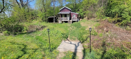 Exterior. Cute 1-bedroom off grid cabin in Winfield for a cozy getaway