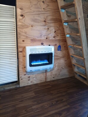 Interior - Cute 1-bedroom off grid cabin in Winfield for a cozy getaway (Winfield)