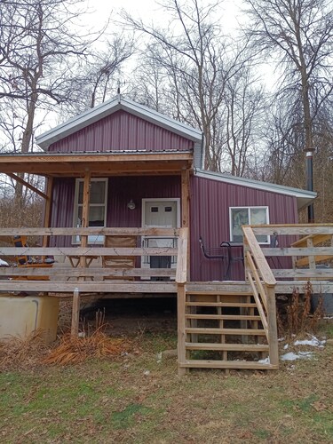 Cute 1-bedroom off grid cabin in Winfield for a cozy getaway