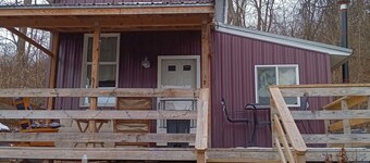 Cute 1-bedroom off grid cabin in Winfield for a cozy getaway