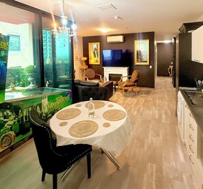 المنشأة من الداخل