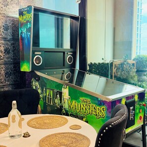 Dining - UNIQUE CBD BOTIQUE STAY|BALCONY| NETFLIX | WIFI |Rundle St|UniAdelaide|UniSA|RAH (Adelaide)