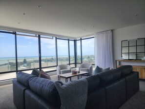 Panoramic Apartment, Ocean View | Living area - U Suites at The Links (Paraparaumu)