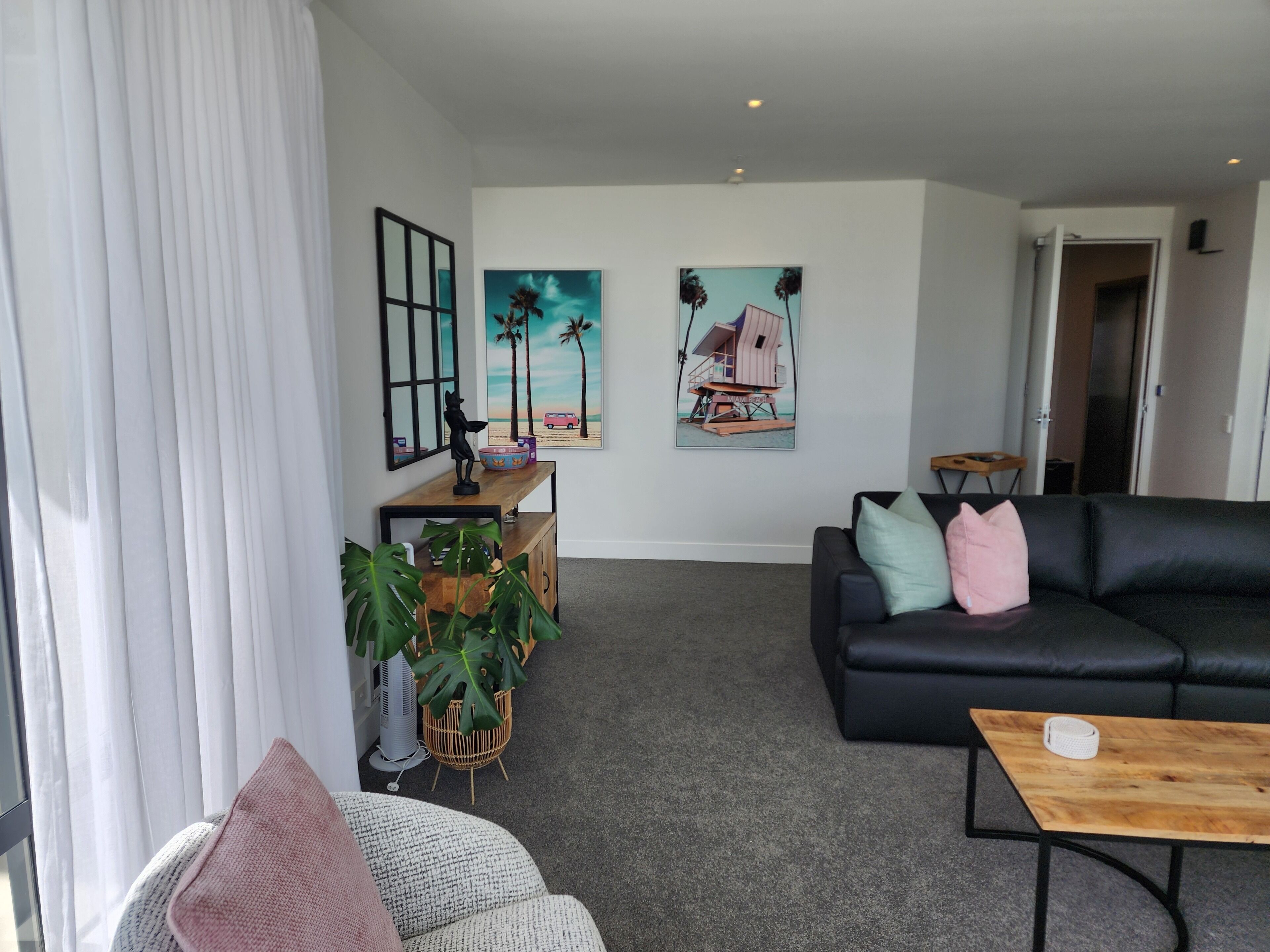 Căn hộ có tầm nhìn toàn cảnh, quang cảnh biển | Khu phòng khách | TV màn hình phẳng 