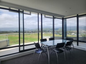 In-room dining - U Suites at The Links (Paraparaumu)