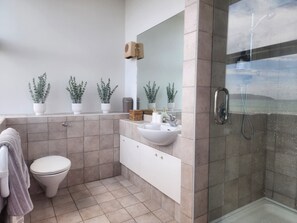 Panoramic Apartment, Ocean View | Bathroom - U Suites at The Links (Paraparaumu)