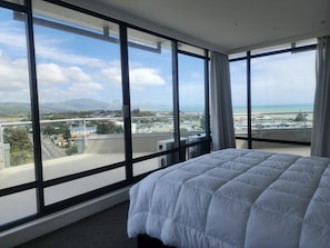 Panoramic Apartment, Ocean View | Free WiFi - U Suites at The Links (Paraparaumu)