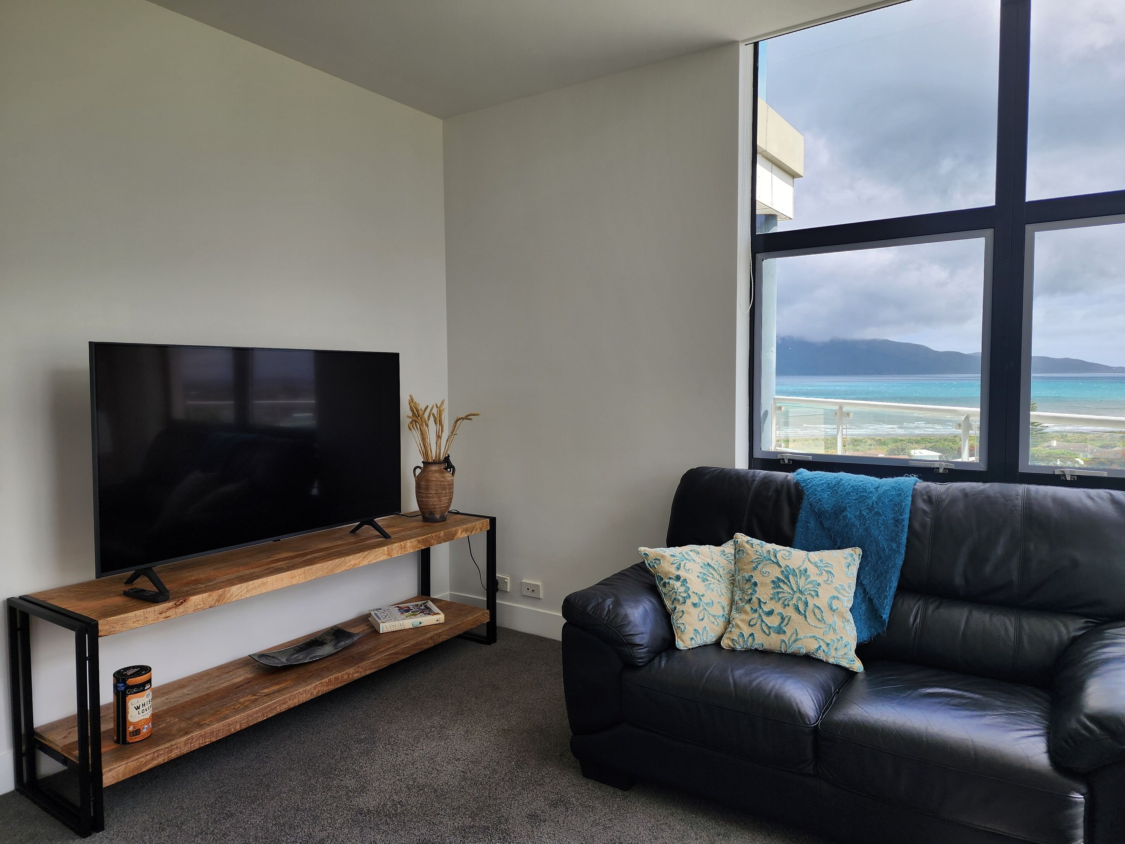 Panoramic Apartment, Ocean View | Ruang tamu