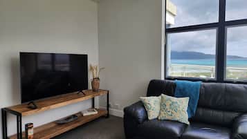 Panoramic Apartment, Ocean View | Ruang tamu