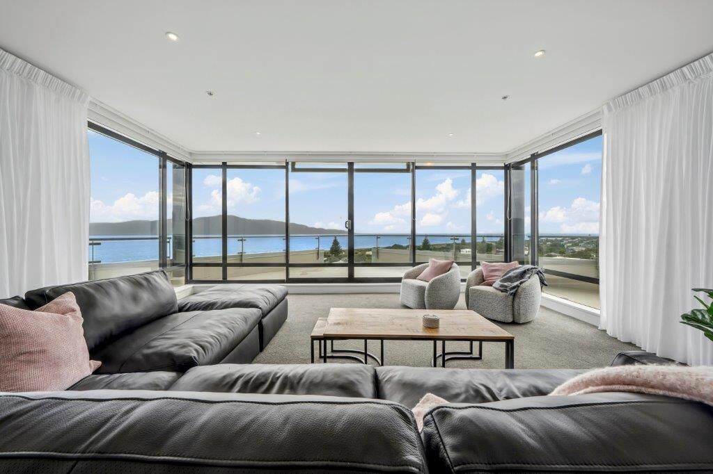 Appartement Panoramique, vue océan | Coin séjour | Télévision à écran plat