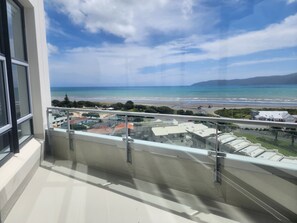 Panoramic Apartment, Ocean View | Terrace/patio - U Suites at The Links (Paraparaumu)